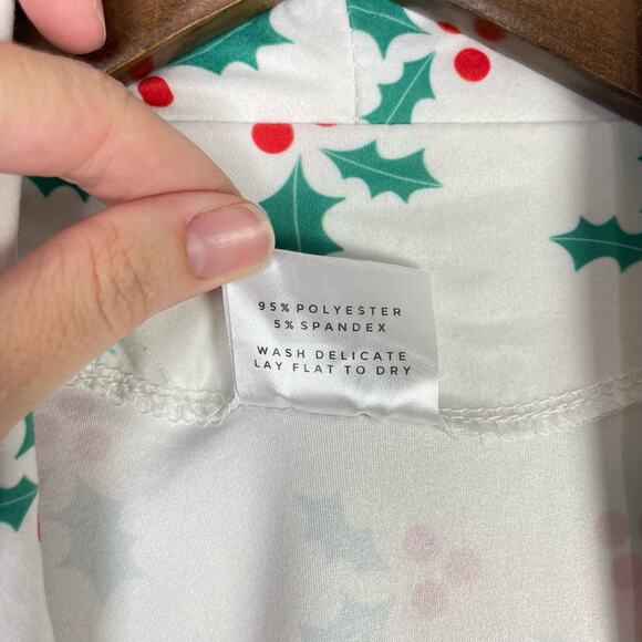 Sugar Bee | Bright Hollies White Red Green Print Holiday Christmas Short Robe - Picture 7 of 8